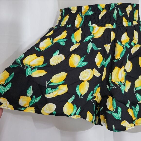 Victoria's Secret PINK Black Lemon Print Smocked Shorts Sz XS - Picture 4 of 6